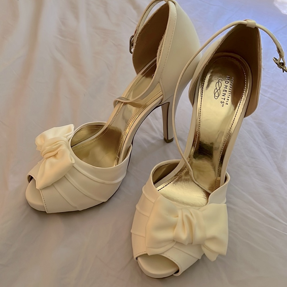 Unforgettable Moments L’Amore Ivory strappy heels